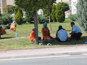Konyada otomobil işçilere çarptı 1 ölü 2 yaralı