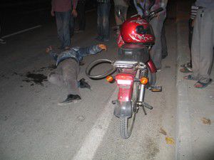 Polisten kaçarken motosikletten düştü