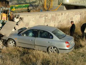 Aşırı hız ve dikkatsizlik; 1 yaralı