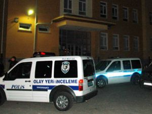 Polisler tutuklandı, hırsızlar serbest