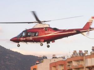 Ağaçtan düşen hamile kadına helikopter yetişti