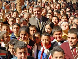 Büyükşehir Belediyesi, eğitim yardımı yapıyor