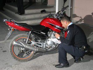Uyuşturucu almak içi motosiklet çalmışlar