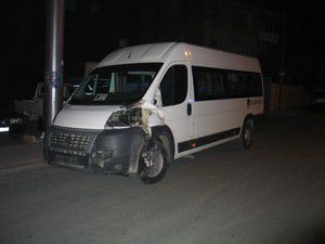 Konyada minibüs ile motosiklet çarpıştı: 2 yaralı