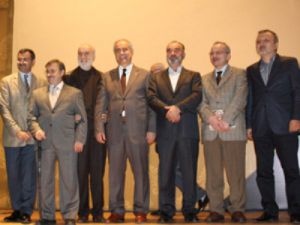 Dersinde esprili alanında otoriter