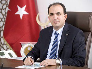 Belediye personeli ile bayramlaştı.