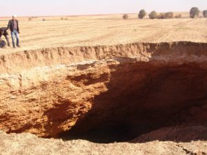 Konyada 8 metre derinliğinde obruk oluştu