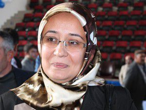 Gülay Samancı başörtülü Meclise gidecek