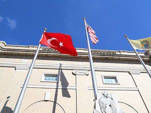 ABDde belediye binasında Türk bayrağı dalgalandı