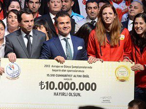 2013 yılının başarılı sporcularına ödül