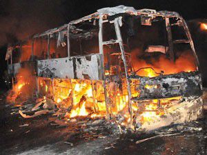 Hindistanda otobüs yandı: 40 ölü