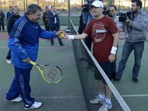 Şimşek ve Eroğlu tenis oynadı