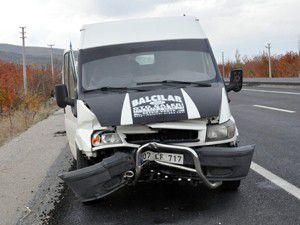 Takla atarak şarampole devrildi!