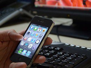 Akıllı telefonlar miyop hastalığını tetikliyor