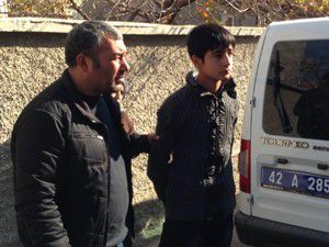 Ehliyetsiz sürücü, polisin yaralanmasına neden oldu