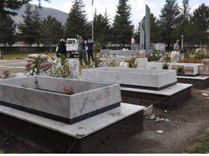 Akşehirde şehit mezarlarına restorasyon