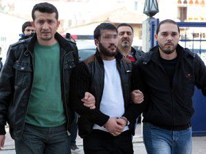 Kan davalısını silahla öldürdü
