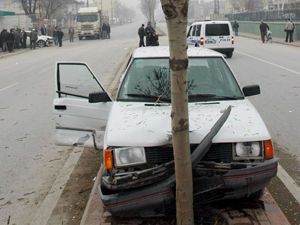 Yoğun sis kaza yaptırdı