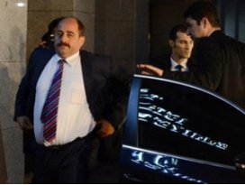 Zekeriya Öz iş peşinde