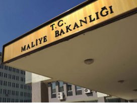 Maliyede üst düzey isimler görevden alındı
