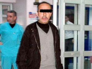 Alkollü şahıs çişini yaparken mobeseye yakalanırsa...