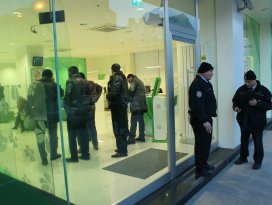 Bankada silahlı soygun!