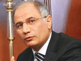 Darbe girişimi yaşıyoruz