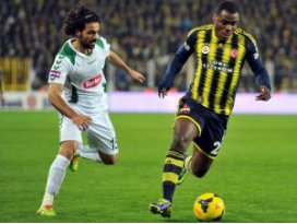 Fenerbahçe galibiyetle başladı