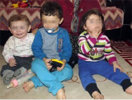Anneleri evi terk eden 3 kardeşin dramı