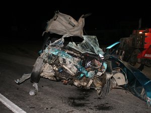 Kamyona arkadan çarptı: 1 ölü, 3 yaralı