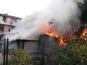 Anne ve çocuklar yanarak öldü