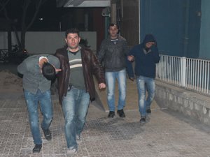 Çaldıklarını eve geri taşıyınca yakalandı