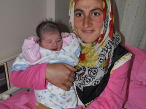 Yeni yılın ilk bebeği Feride