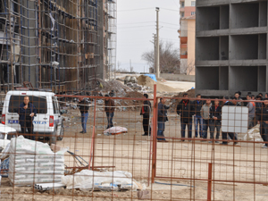 İnşaattan düşen işçi öldü