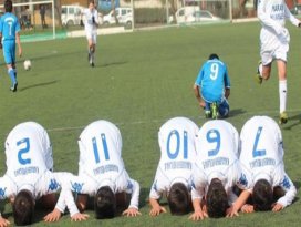 Golü attılar, kıbleyi buldular, secde ettiler