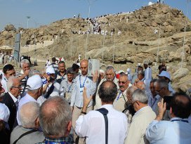 Alevi dedeleri ve Bektaşi babaları Arafatta