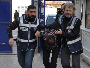 Kartvizit atarken yine yakalandı