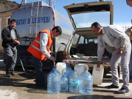 Karatayın köylerine tanker ile tatlı su taşınıyor