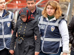 Fuhuşa zorlayan kişiyi öldürüp yakmış
