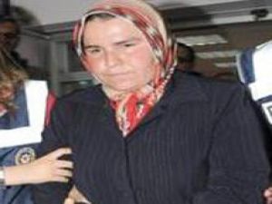 Oyuncak bebeğin kolunu çıkardığı için öldürmüş
