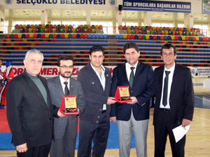 Derbent Gençlikspor kick boksta şampiyon