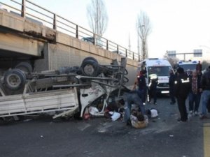 Kamyonet köprüden düştü: 1 ölü