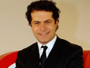 Cüneyt Özdemirden başörtüsü itirafı