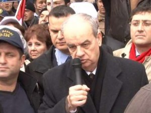 Dün tahliye oldu bugün eyleme katıldı