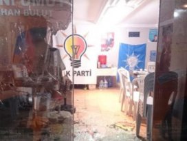 Seçim ofisini yaktılar