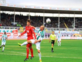 Torku Konyasporda kırmızı alarm; 0-1