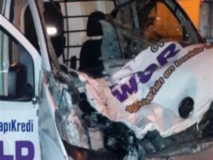 Otomobil ata çarptı: 2 yaralı