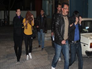 Polisler tanıyor diye ilçede hırsızlık yapmışlar