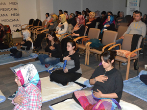 Gebelik Okulunda nefes terapisi ve yoga
