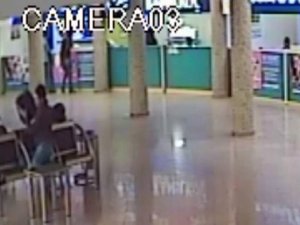 Çanta çalan şüpheli güvenlik kamerasında